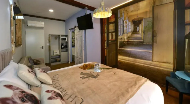 Трёхместный номер Superior с балконом Center Suite Santander