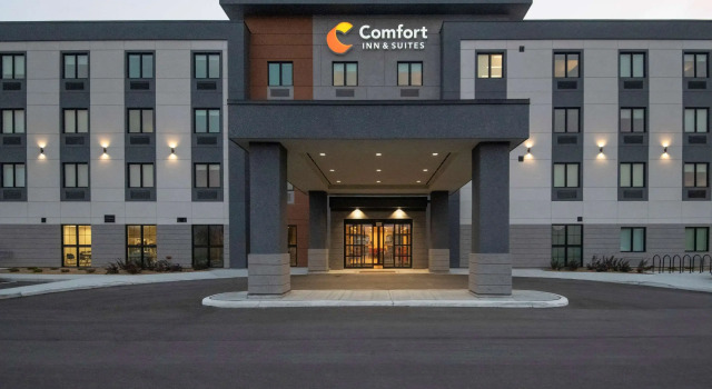 Comfort Inn & Suites, Varaa Hotelli  