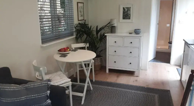 Tranquil Wood Cabin set in a Beautiful Orchard, Buchen Sie Ferienhaus Penzance 