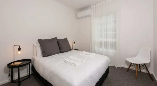 Elegant 2-bedroom House in Prahran w/ Parking!, Book Vacation Home  