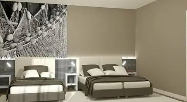 Четырёхместный номер Standard с балконом Hotel Lux