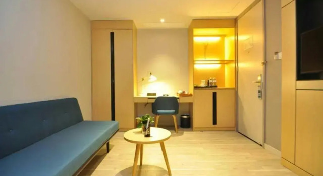 Люкс Business Home Inn Plus (Kunming Tongde Square Wanhong Road)