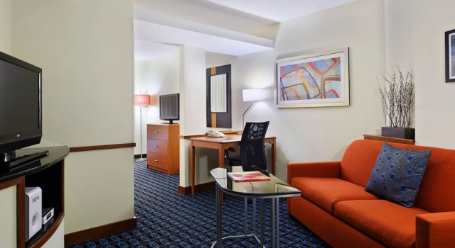 Люкс Fairfield Inn & Suites Charlotte Arrowood