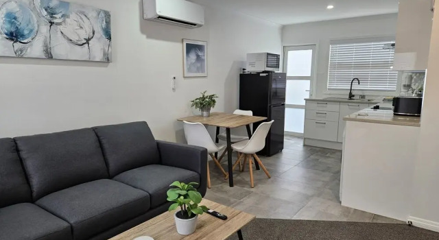 Апартаменты Executive Redwood Apartments