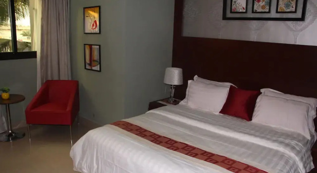 ELEVEN'S Hôtel & Spa, Boek Resort Marcory 
