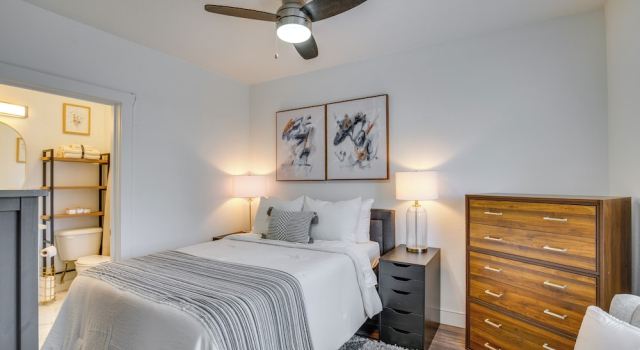 Gateway to Downtown Tacoma! Sleek Couple's Condo