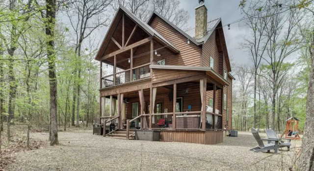 Коттедж с 3 комнатами с балконом Hot Tub & Fire Pit: Broken Bow Retreat!
