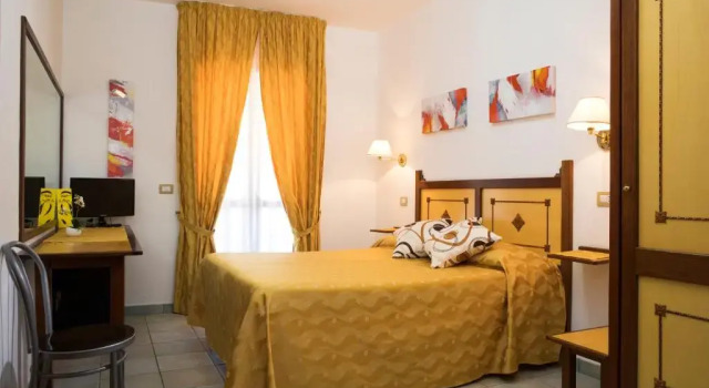 Hotel La Playa, Забронировать Отель Кала-Гононе Залив Орозеи