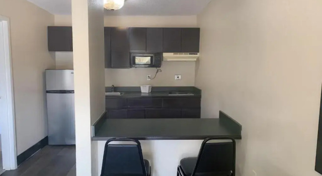 Standard Zimmer Suburban Studios