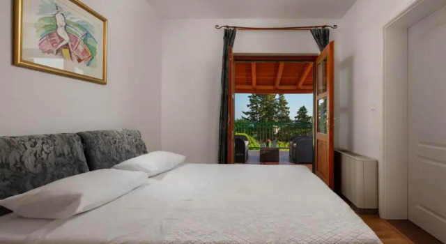 Spacious Villa at Stunning Island of Hvar With Private Pool, Забронировать Вилла Хвар Остров Хвар, рядом с Частный Пляж «Си Ю Румс»