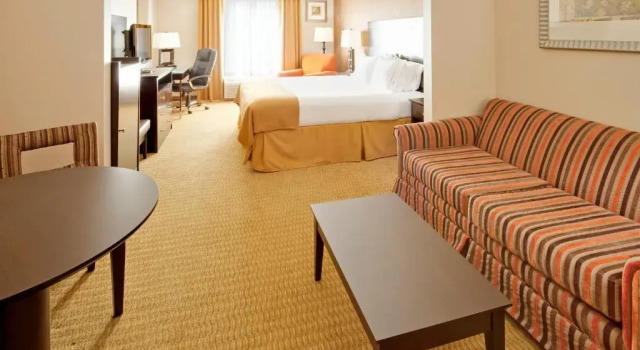 Люкс Holiday Inn Express Hotel & Suites Lebanon by IHG