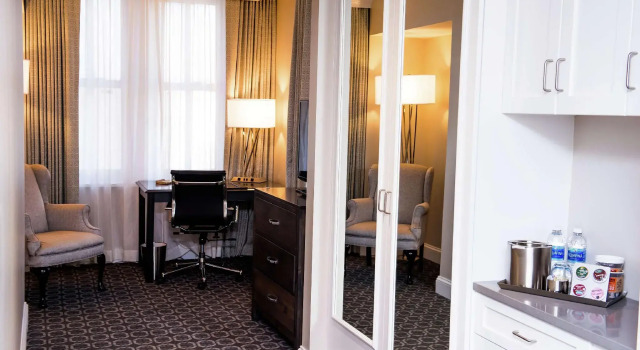 Двухместный люкс c 1 комнатой Redmont Hotel Birmingham - Curio Collection by Hilton