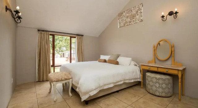Three Thymes Inn, Boek Hotel  