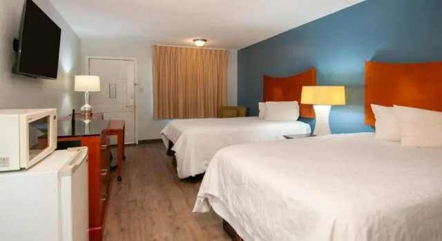 Четырёхместный номер Standard Best Price Motel & Suites