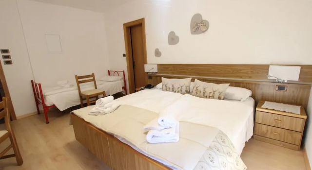 Семейный номер Standard с балконом Hotel Rosalpina
