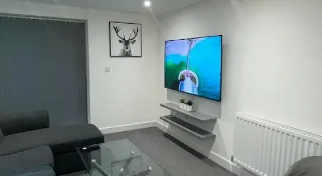 Immaculate 2-bed Apartment in London, Varaa Huoneisto Asunnot kohteessa Merseyside, Huoneisto