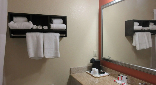 Четырёхместный номер Standard Quality Inn & Suites Benton Harbor - St Joseph