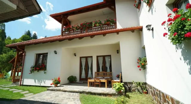 Casa Bunicii, Rezerwuj Hotel Hotele w Carpathians - Romania z parkingiem, Parking