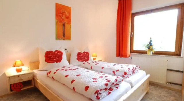 Коттедж с балконом Great Group Holiday Home