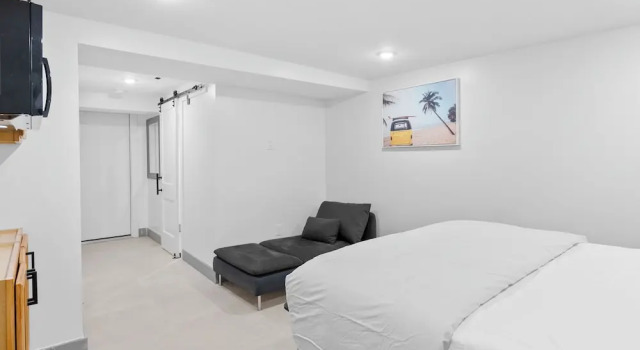 Люкс Cozy Comfortable and Quiet Suites LL