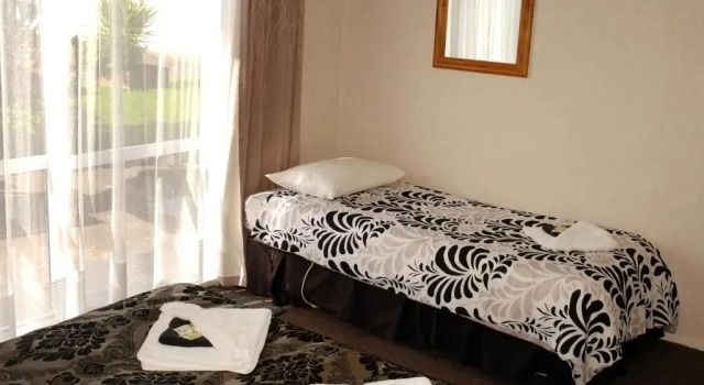 Семейный люкс с 2 комнатами Westport Motels