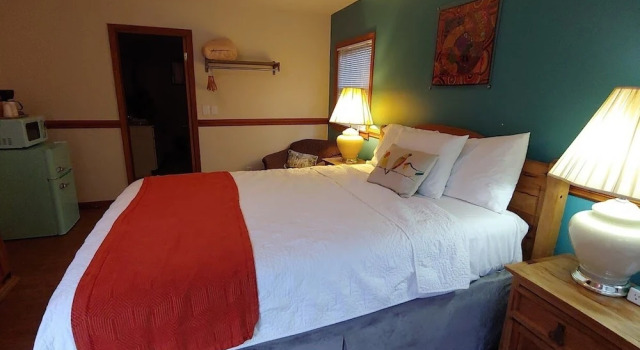 Двухместный номер Standard с видом на горы Meadowlark Motel with Restaurant & Bar