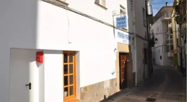 Mana Mana Youth Hostel