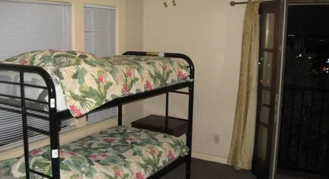 Кровать в общем номере (мужской номер) RK Hostel