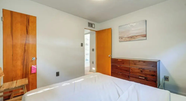 1 Mi to Dtwn & Mill Avenue! Home w/ Outdoor Oasis, Забронировать Дом для отпуска Отели Пруда в Темпе с парковкой, рядом с Антропологический музей государственного университета Аризоны, Парковка