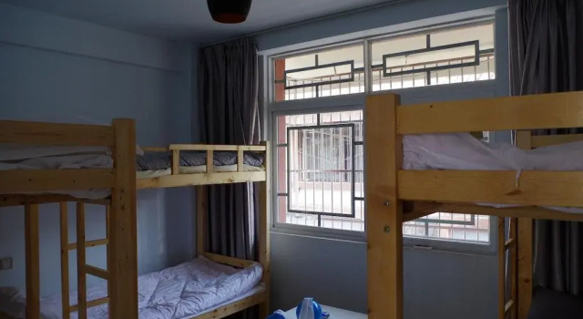 Keep Young Youth Hostel, Varaa Hostelli Hotellit Sichuan pysäköinnillä, Pysäköinti