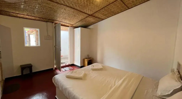 Pool Side Cottages in La Paulo's B2B in Morjim