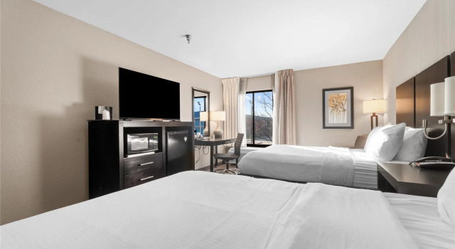 Четырёхместный люкс Best Western Courtview Hotel