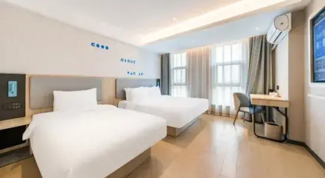 Люкс Home Inn 4.0 (Yining Liuxing Street Airport Branch)