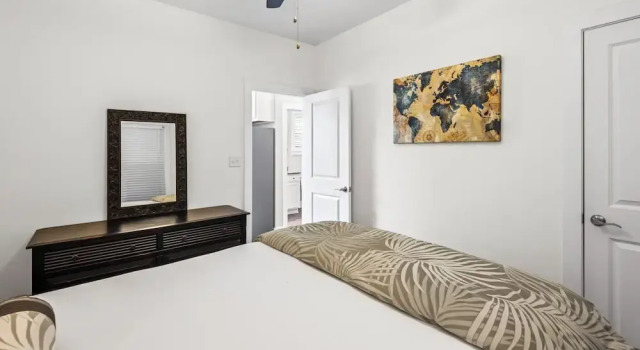 2BR Near Gulf Place w/ Pool, Grill + Free Tickets: Dolphin Cruise & More!