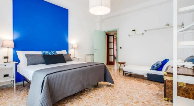 Large Bright Flat 15 Mins From Castel Sant'angelo, Prenota Hotel Roma Lazio