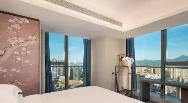 Люкс Business с видом на озеро Starland Hotel Xiangjiangwan (Cangzhou Vientiane City Central Park)