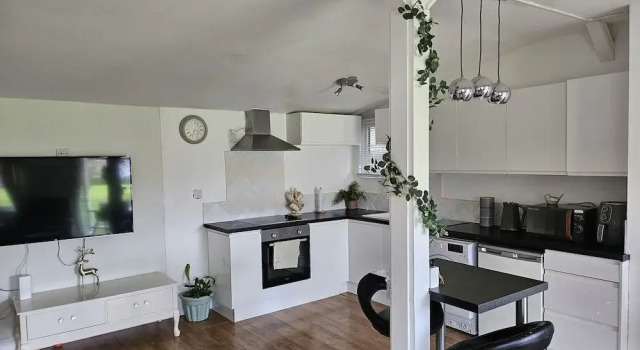 Dunmow 1-bed Cabin, Sleeps 4, 10 Mins to Stansted