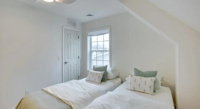 Airy West Cape May Cottage < 1 Mi to Beach!, Book Vacation Home Cape May New Jersey