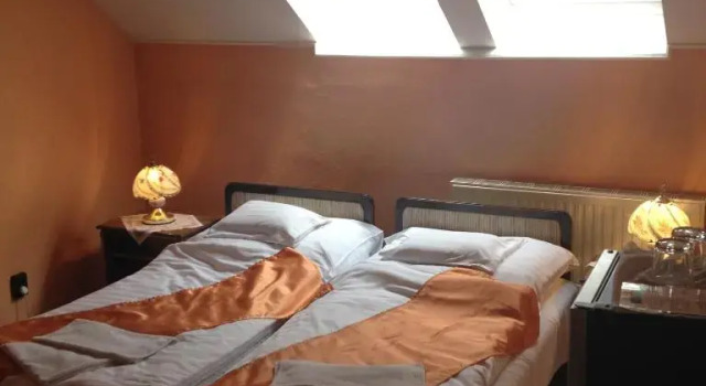 Трёхместный номер Standard Hotel Uno