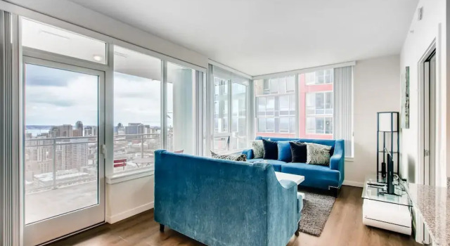 Gorgeous 3 BR  Prime Downtown San Diego, Забронировать Отель Отели Сан-Диего с парковкой, рядом с AD Nightclub, Парковка