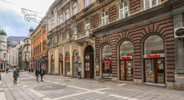 Urban Apartments Strossa, Забронировать Апартаменты/квартира Отели Сараево с парковкой, рядом с Old Sarajevo Clock Tower, Парковка