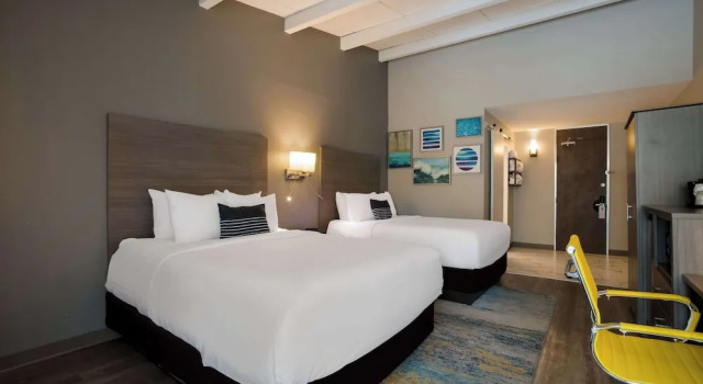 Четырёхместный номер Standard с красивым видом из окна The Hub Middletown Red Bank- Best Western Signature Collection