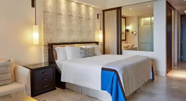 Двухместный номер Deluxe с балконом и с видом на сад The Romanos, a Luxury Collection Resort, Costa Navarino