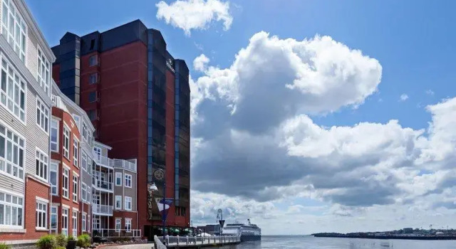Полулюкс с красивым видом из окна Saint John Harbourfront Hotel