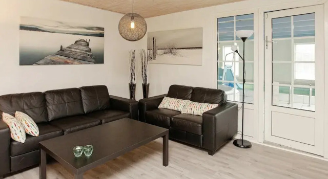 Refined Holiday Home in Ulfborg With Sauna, Rezervați Casă de vacanță Husby Midtjylland