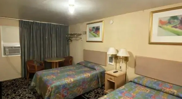 Четырёхместный номер Standard Budget Inn