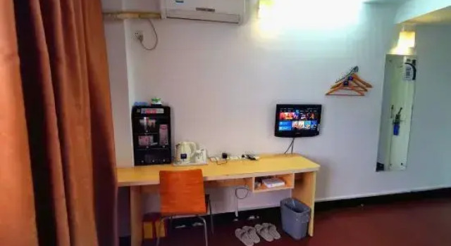 7 Days Inn Shenzhen Longgang Dafen Oil Painting Village Branch, Boek Hotel Hotels in Guangdong met parkeren, Parkeren