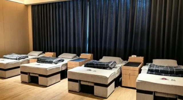 Кровать в общем номере A+ Dongguan Hot Spring Hotel