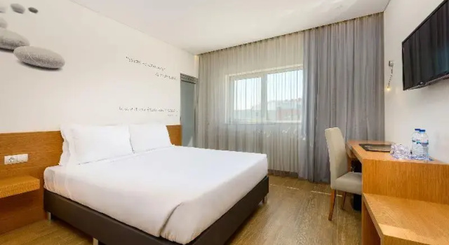 Одноместный номер Deluxe TRYP by Wyndham Leiria