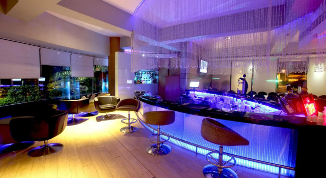 Peninsula Grand Hotel